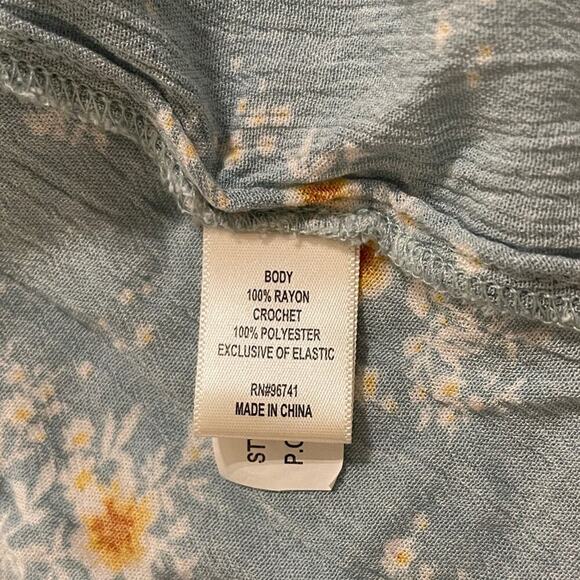 Floral Blue White Women's Flutter Sleeve Ruffle Hem Blouse Top | Size L - Picture 8 of 9